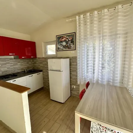 Seafront Flat With Stunning Views شقة