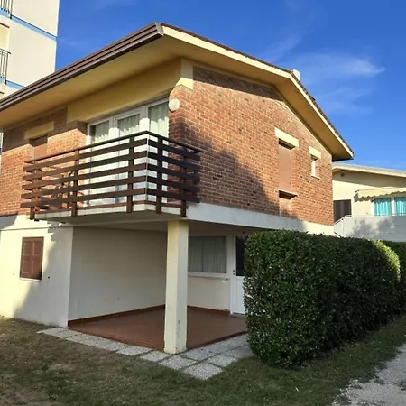 Seafront Flat With Stunning Views شقة